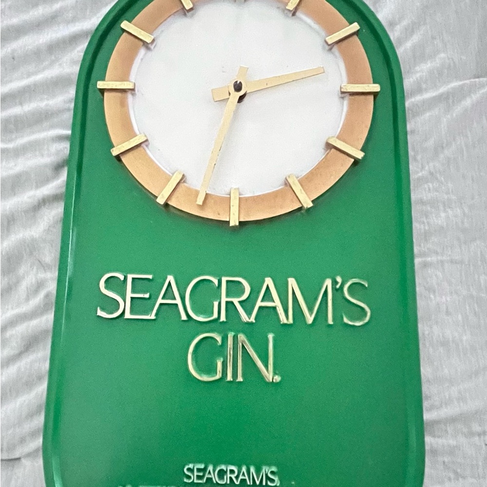 Seagram’s Gin Clock-Green